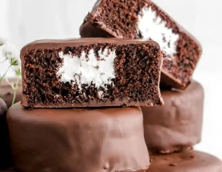 Retro-style Mini Chocolate Cakes with Marshmallow Filling