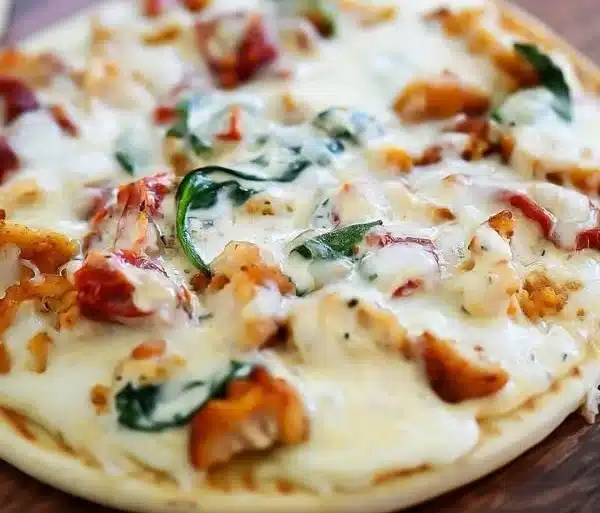 Tuscan Garlic Chicken Pita Pizzas